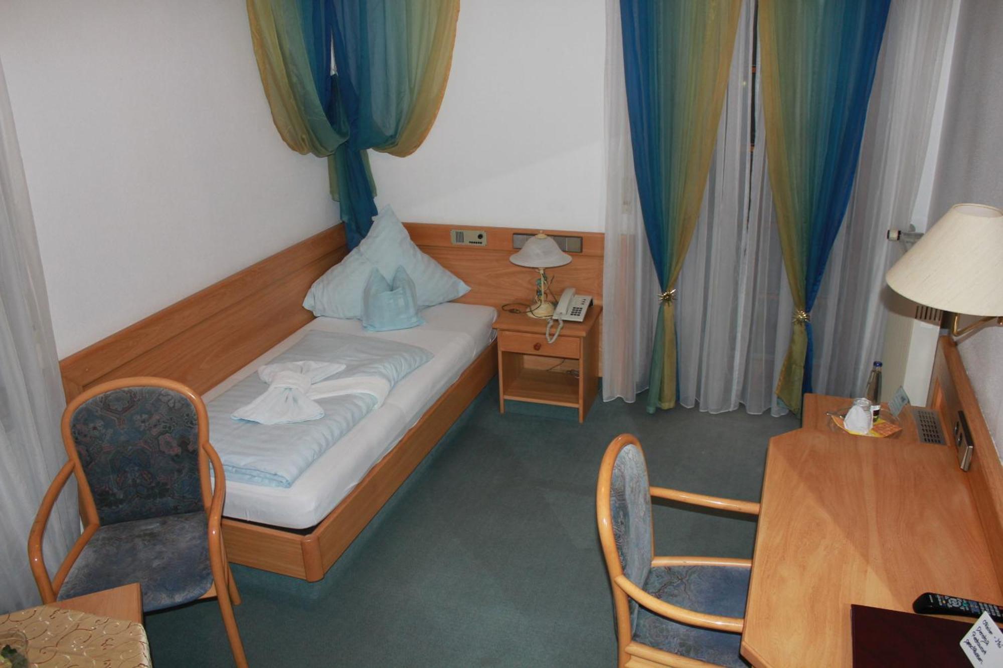 Landgasthaus & Hotel Kurfer Hof Bad Endorf Bilik gambar